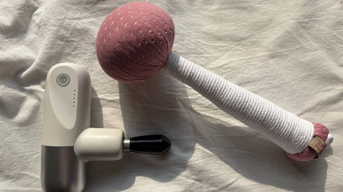 Massage Guns vs. Herbal Aroma Hammers: Finding the Gentle Rhythm Your Body Needs - Herbvivi moment