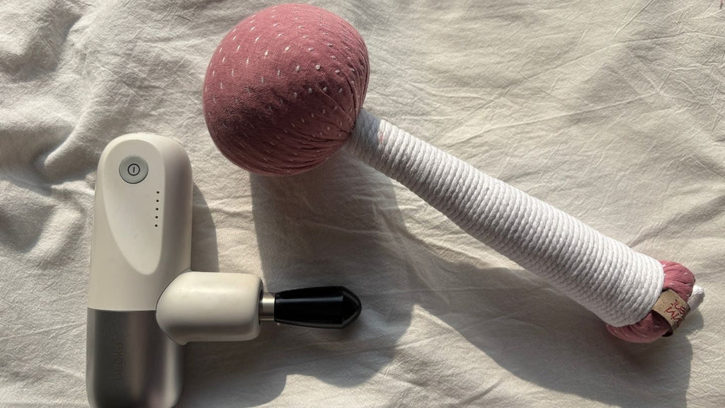 Massage Guns vs. Herbal Aroma Hammers: Finding the Gentle Rhythm Your Body Needs - Herbvivi moment