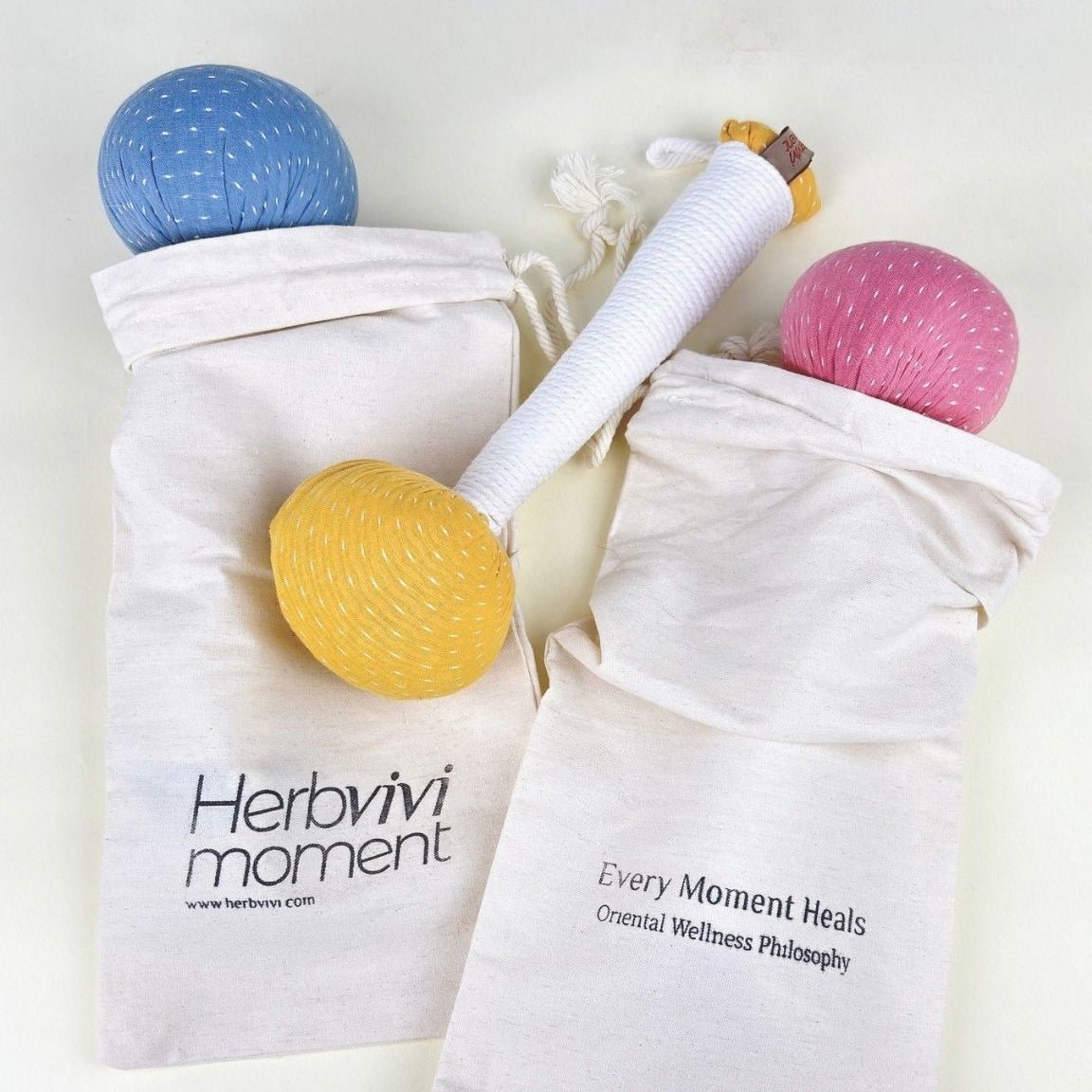 Herbal Aroma Massage Hammer | Natural Pain Relief & Stress Therapy - Herbvivi moment